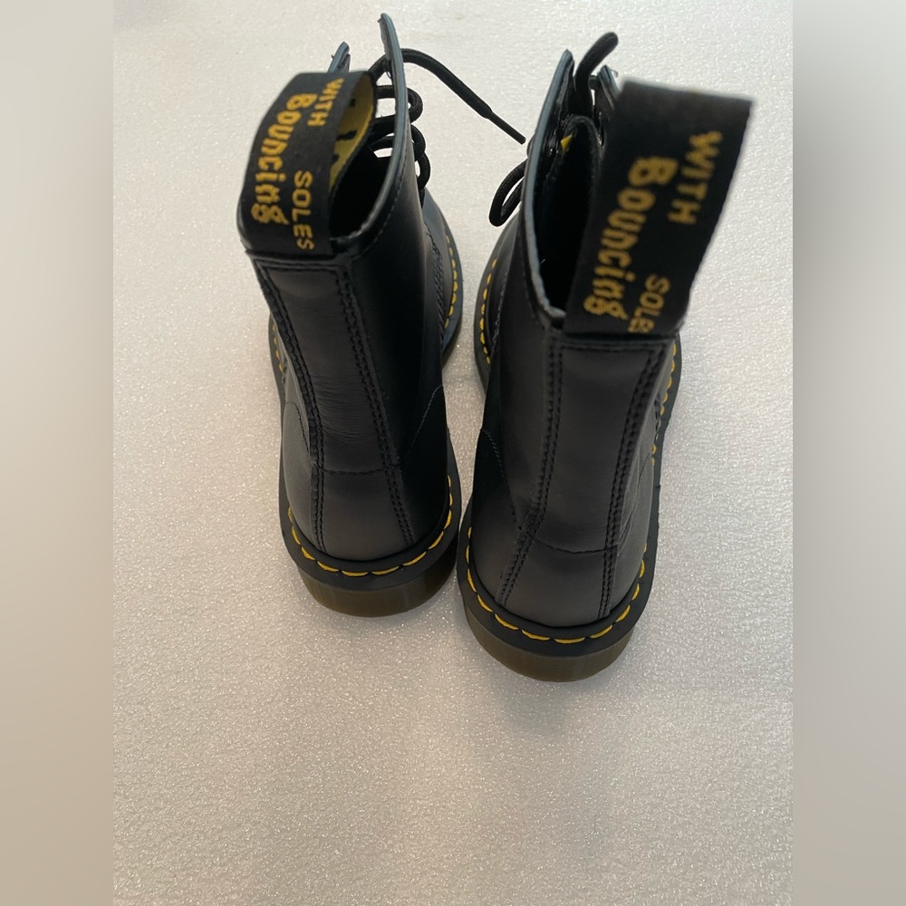 Dr. Martens Women’s Sz Women's 6  1460 8 Eye  Leather Combat Boot $170 - Picture 11 of 14